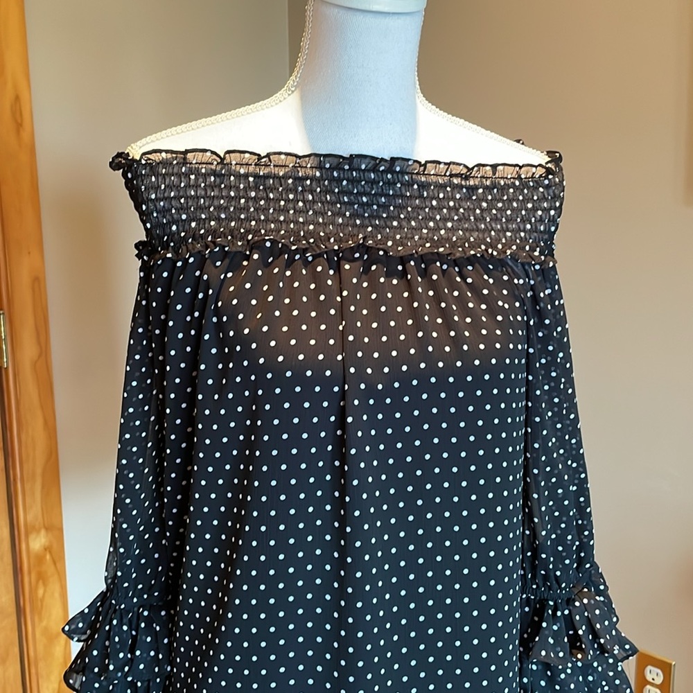 CeCe Polka Dot Black and White Off The Shoulder Blouse Top Size S - Picture 5 of 8
